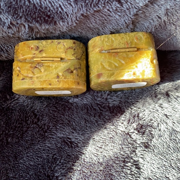 Hinged Container Hand Carved Soap Stone - Picture 7 of 8